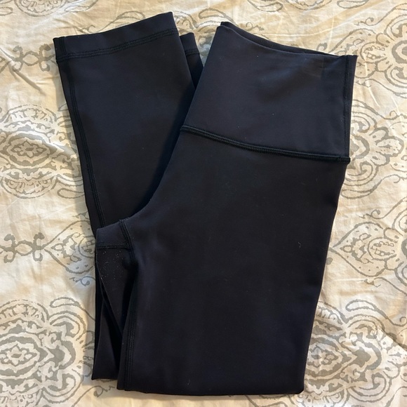 Lululemon Wunder Under Leggings — Size 6 - Picture 1 of 3